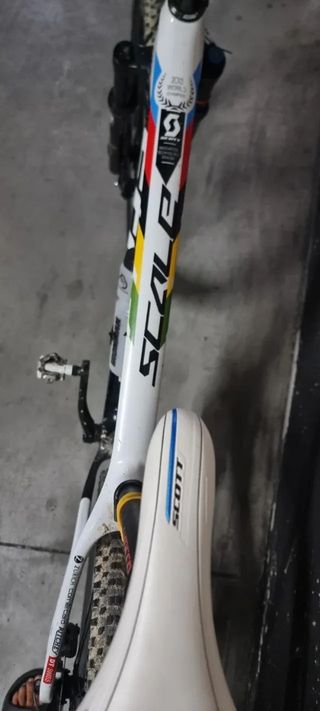 Scott Scale Carbon edición especial Nino Schurter