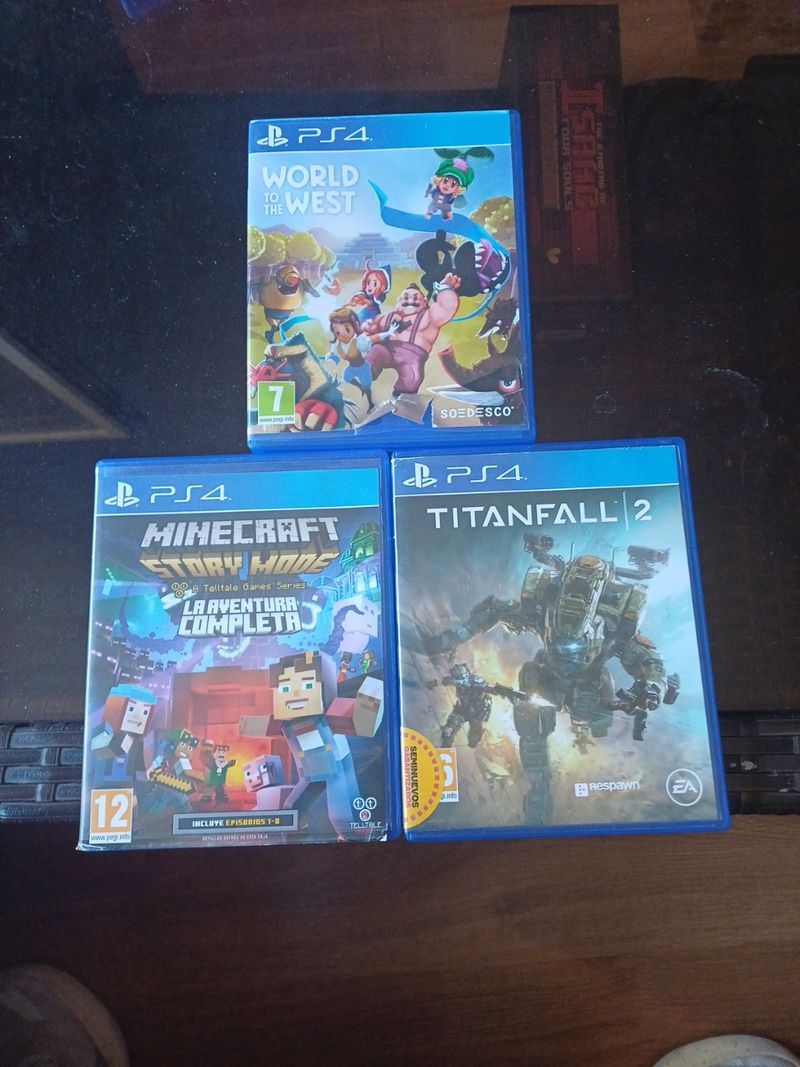 Imagen de 3 Juegos PS4: Minecraft, Titanfall 2, World to the