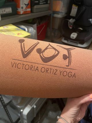 Esterilla y bloque yoga corcho. 