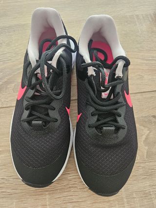 Zapatillas Nike niña - casi nuevas
