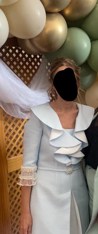 Vestido cóctel azul y blanco. 