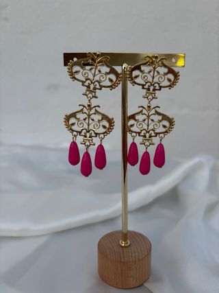 Pendientes flamenca dorados y fucsia