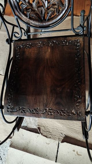 Mecedora antigua desmontable de madera y hierro