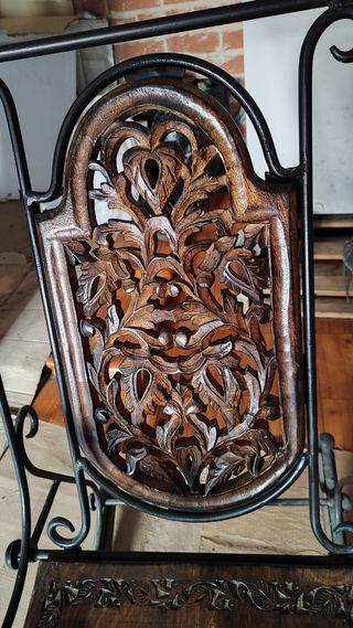 Mecedora antigua desmontable de madera y hierro