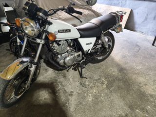 Moto Suzuki GN250