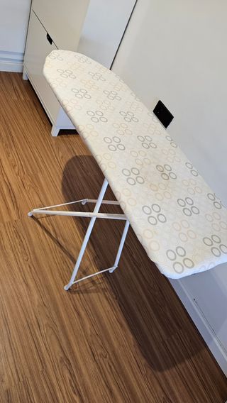 Tabla planchar blanca regulable