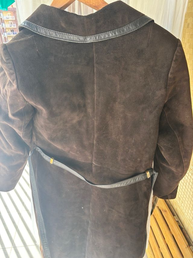 Chaqueta marrón ante cinturón