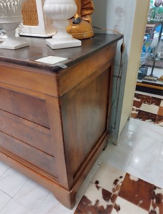 Cómoda antigua de madera