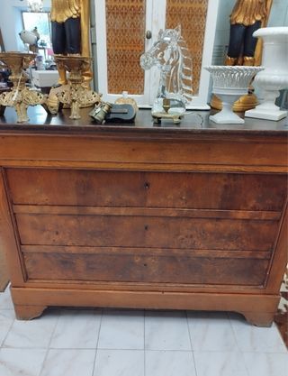 Cómoda antigua de madera