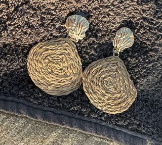 Pendientes acero rafia dorados