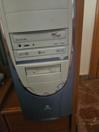 Ordenador LG beige y azul