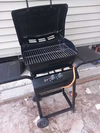Barbacoa negra casi nueva