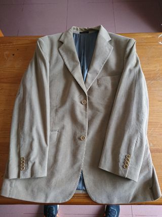 2 trajes talla 54 y 56 color beige 