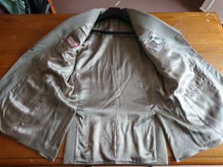 2 trajes talla 54 y 56 color beige 