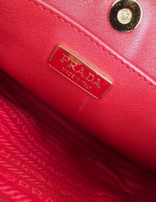 Borsa Prada Cleo rossa. Ottim condizioni