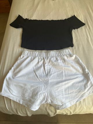 Conjunto top negro y shorts blancos