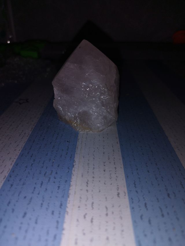 Cuarzo rosa pulido - Obelisco siete centímetros