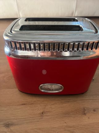Tostadora roja retro Russell Hobbs