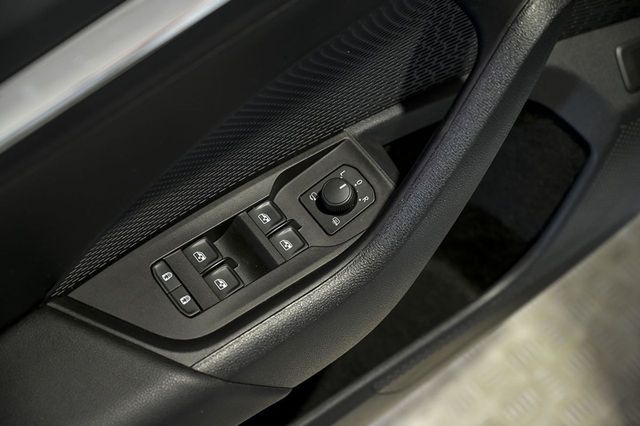 Skoda Octavia   Combi 1.4 TSI 110kW150kW DSG PHEV Ambit 