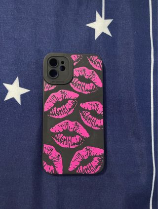 Funda iPhone 11 - Besos rosa y negra