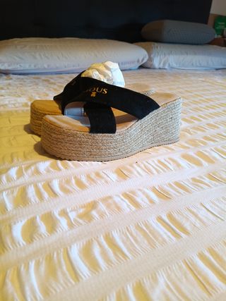 Zuecos Tous negros plataforma