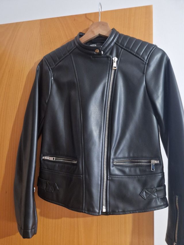 Chaqueta negra Zara polipiel
