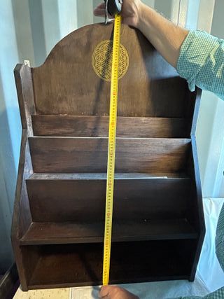 Estante madera marrón cosméticos