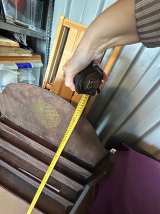 Estante madera marrón cosméticos