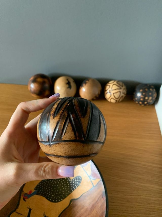 6 Palline africane + piatto in legno dipinto