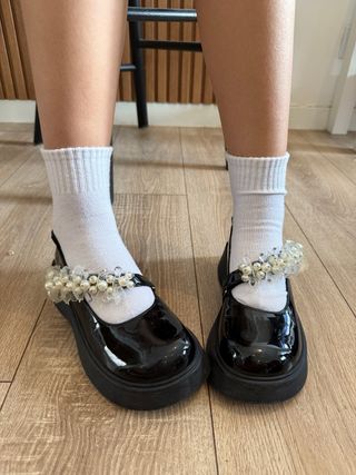 Mocasines negros con perlas