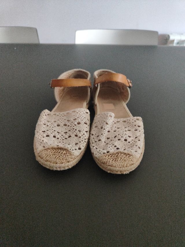 Alpargatas niña verano beige
Talla 34
