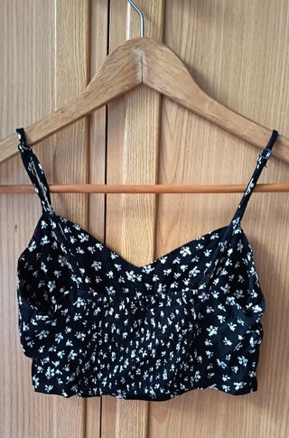 Top Stradivarius - Flores negras