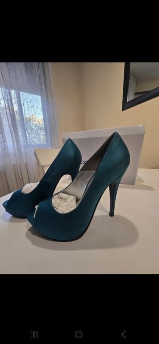 Zapatos tacón aguja color verde azulado
