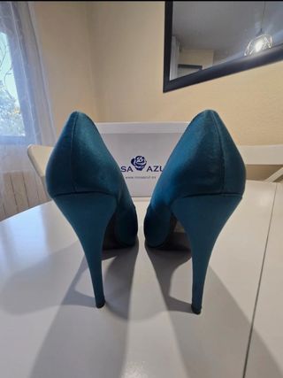 Zapatos tacón aguja color verde azulado
