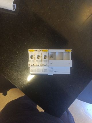 Interruptor Schneider ic60N 20A
