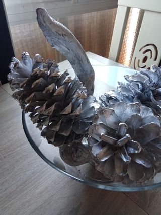 Centro mesa piñas y raíz  Artesano y rustico