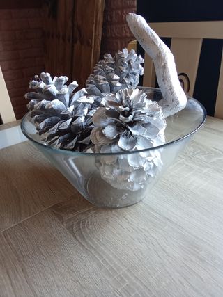 Centro mesa piñas y raíz  Artesano y rustico