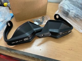 Paramanos GSX-8S - Protectores Cubre Manetas