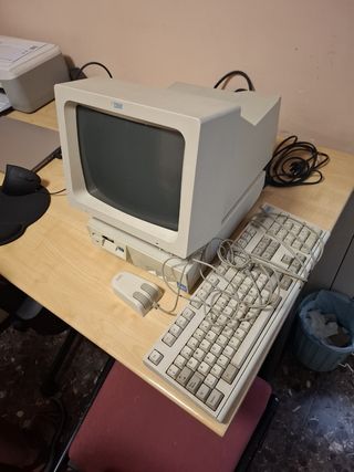 IBM PS/1 - Ordenador antiguo