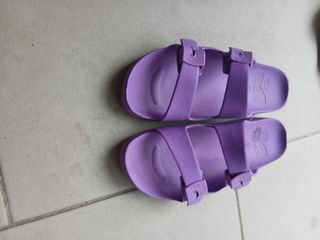 Sandalias Scholl moradas