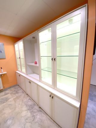 Vitrina expositora blanca - Mueble madera