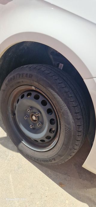 Llantas VW Caddy con gomas Goodyear