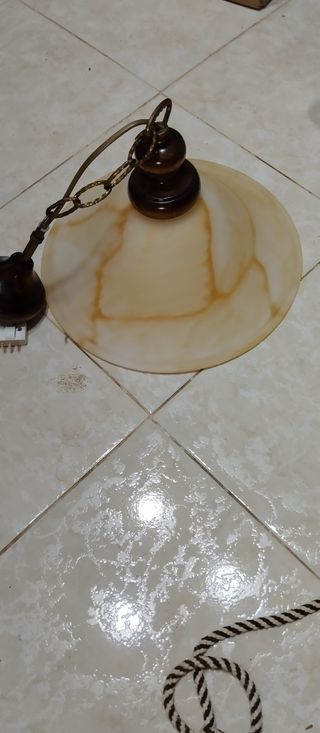 Lampada da soffitto beige e bianca