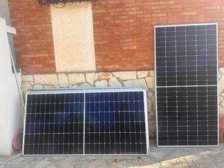 9 PLACAS SOLARES DE 500 VATIOS.