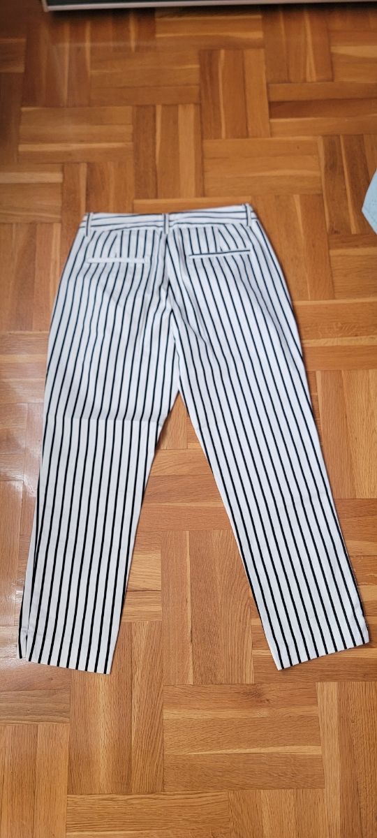 Pantalones rayas blancas y negras