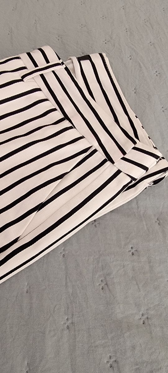 Pantalones rayas blancas y negras