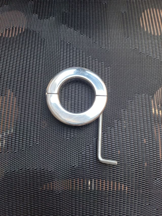 Anillo íntimo metálico | Grande