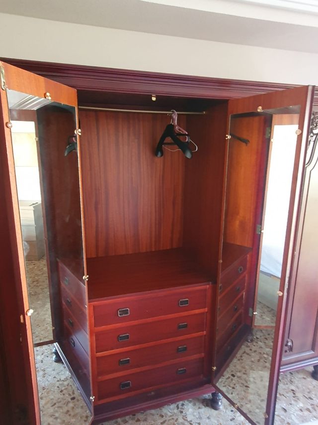Armario antiguo 6 puertas en perfecto estado