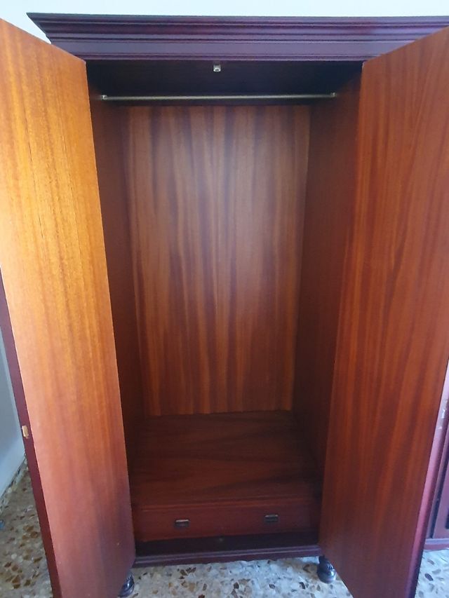 Armario antiguo 6 puertas en perfecto estado