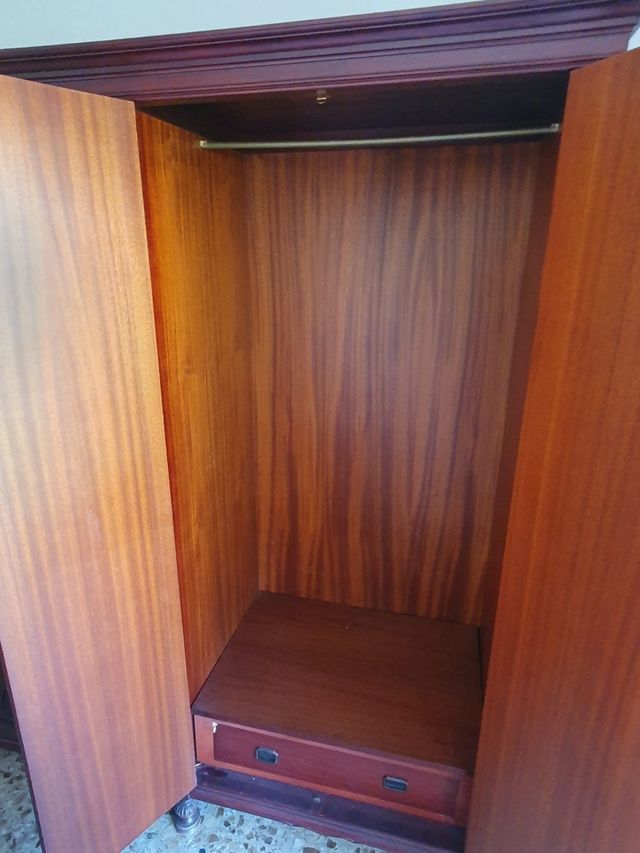 Armario antiguo 6 puertas en perfecto estado